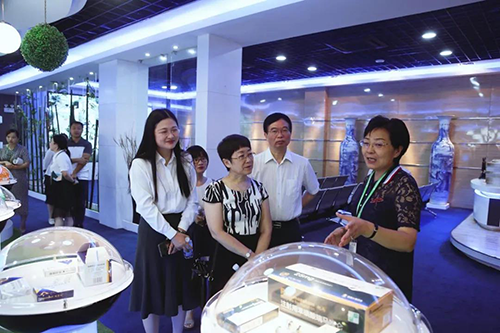 宜昌人福与九游会老哥俱乐部举行研发战略相助交流会