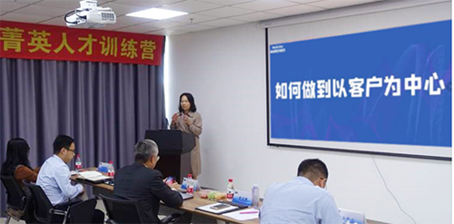 九游会老哥俱乐部商务生长部副总裁蔡金娜博士