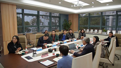 上海市浦东新区政府党组成员、副区长吴强，浦东新区科经委副主任李晓亮，张江治理局副局长吴俊，张江集团副总司理王凯荣等调研九游会老哥俱乐部