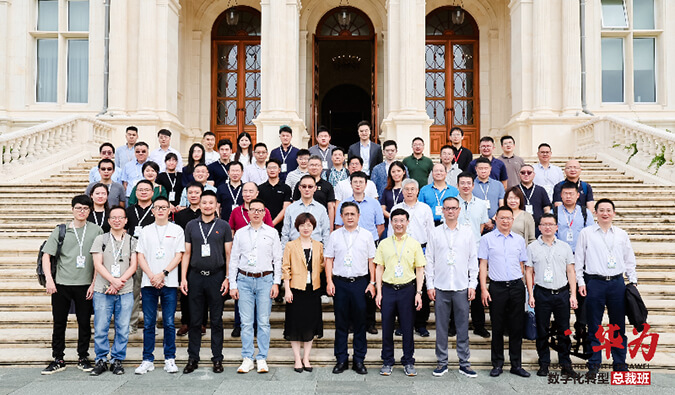 九游会老哥俱乐部陈春麟博士、蔡金娜博士走进华为·数字化转型总裁班，共探AI制药新未来 